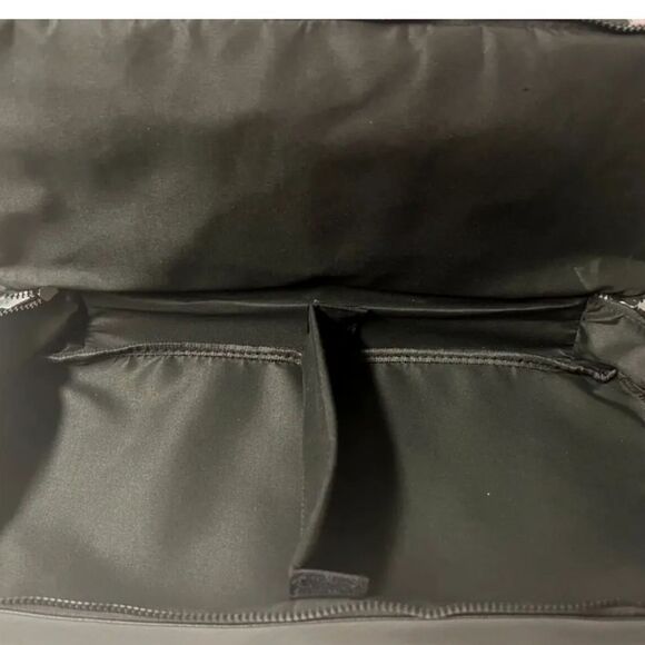 Kendall & Kylie Floral Weekender w/Detachable Wristlet - Picture 7 of 13